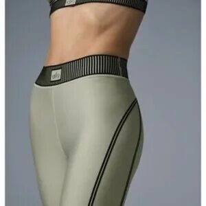 Alo yoga airlift line up sage green leggings XS